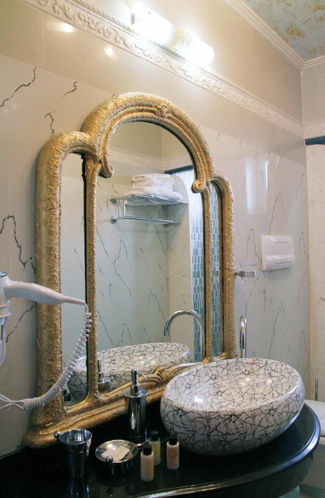 Hotel Boutique Vila Fernando Tirana Room photo