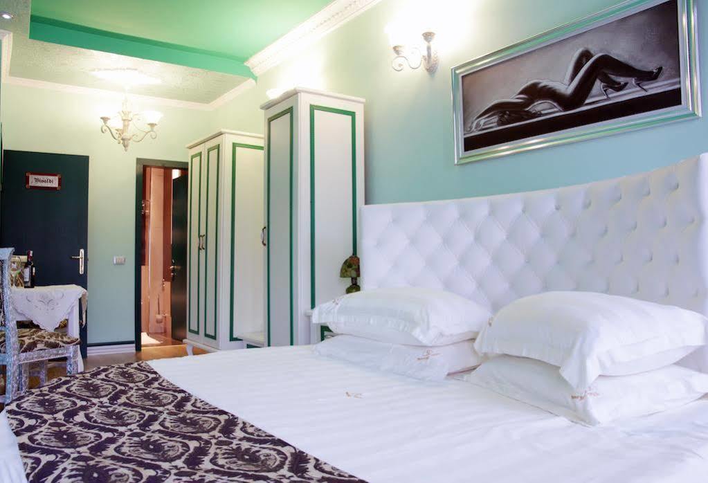 Hotel Boutique Vila Fernando Tirana Exterior photo