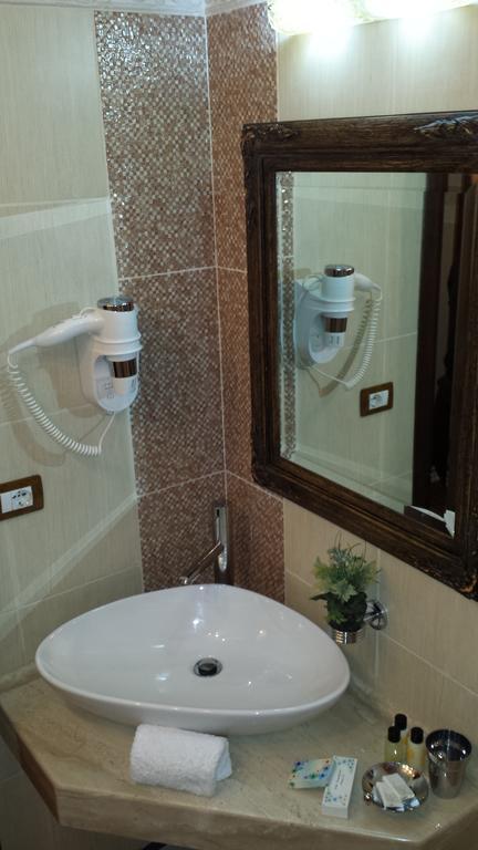Hotel Boutique Vila Fernando Tirana Room photo