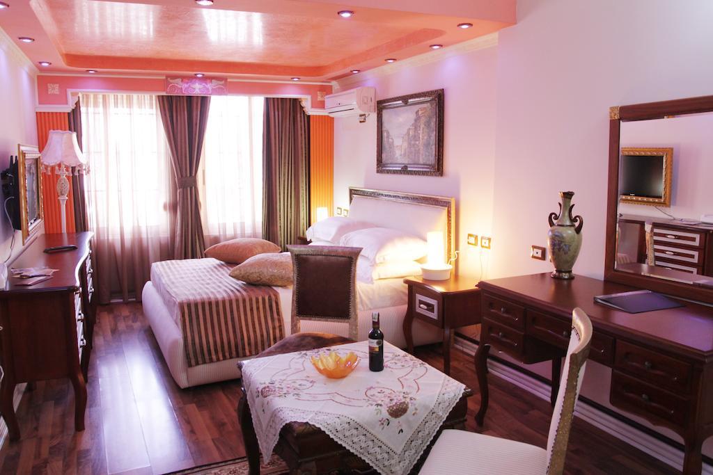 Hotel Boutique Vila Fernando Tirana Room photo